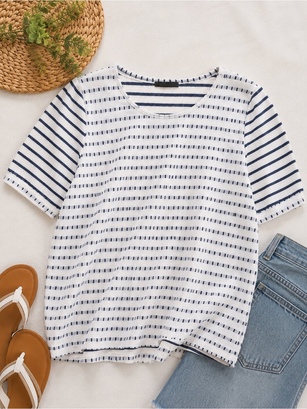 💙🤍NWOT Staccato White & Navy Striped Knit Top Short Sleeve Casual Tee Sz L💙🤍